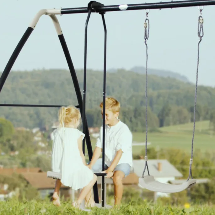 Zabawa na świeżym powietrzu z huśtawką AXI