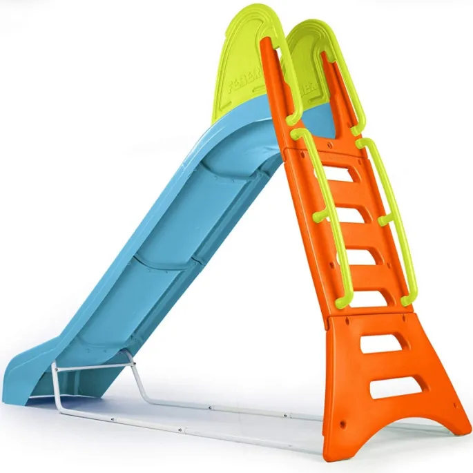 Zjeżdżalnia ogrodowa z wysokimi poręczami i antypoślizgowymi stopniami