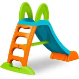 Dzieci bawiące się na zjeżdżalni z wodnym ślizgiem