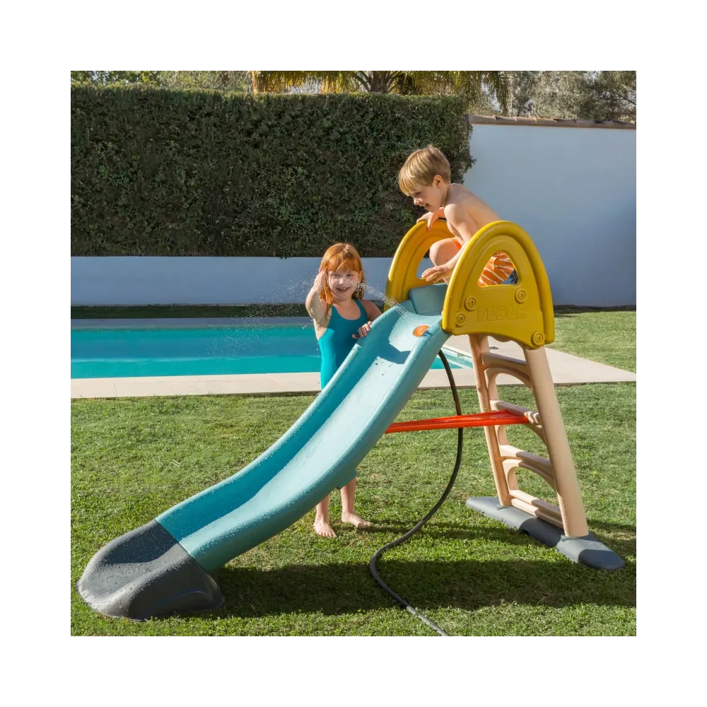 Bezpieczna zjeżdżalnia z wysokimi ściankami bocznymi