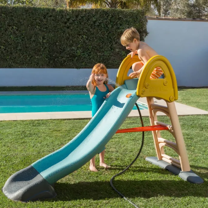 Bezpieczna zjeżdżalnia z wysokimi ściankami bocznymi