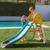 Bezpieczna zjeżdżalnia z wysokimi ściankami bocznymi