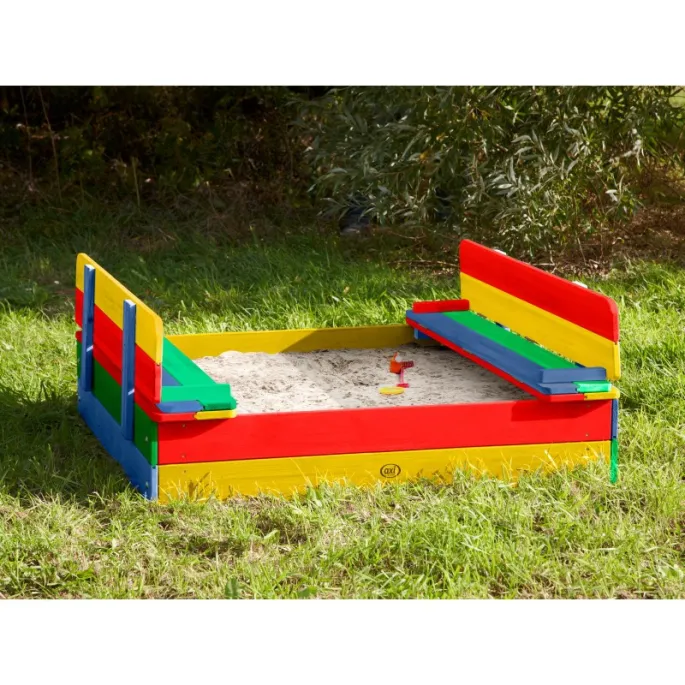 Zakrywana piaskownica z wbudowanymi ławkami