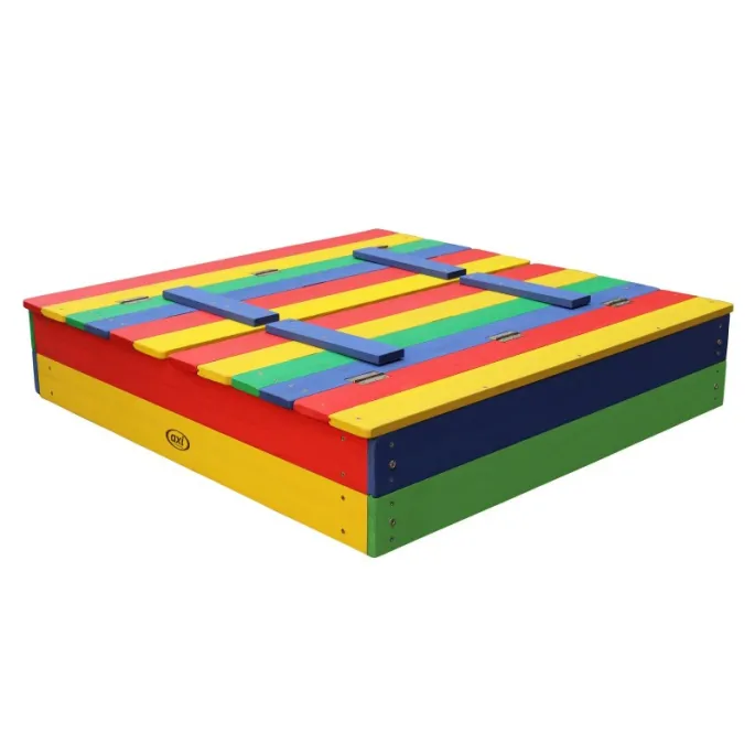 Przestronna piaskownica idealna do zabawy dla małych dzieci