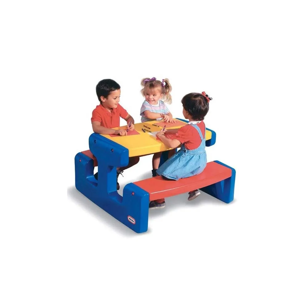 Stół Little Tikes zapewniający zabawę dla sześciu maluchów