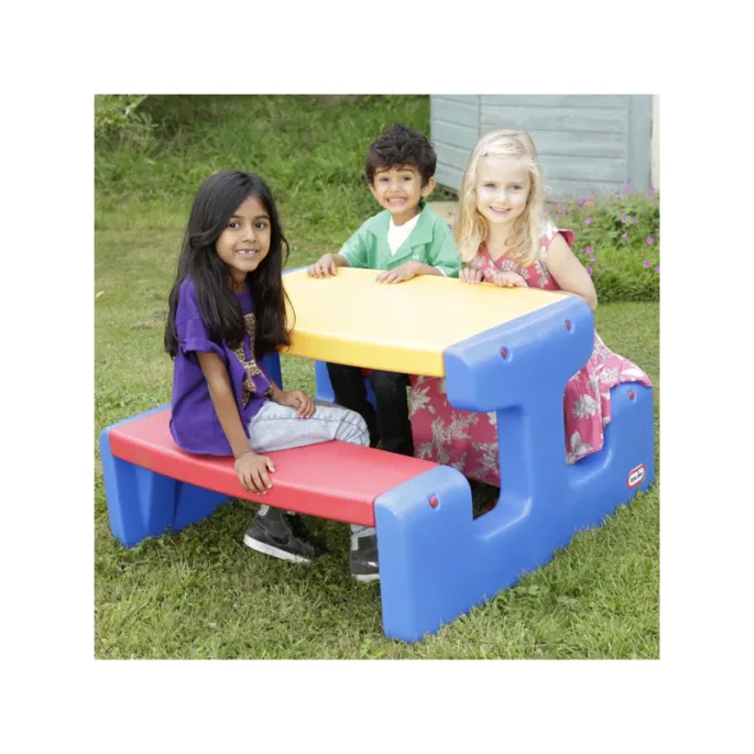 Bezpieczny i trwały stół piknikowy z wygodnymi siedziskami