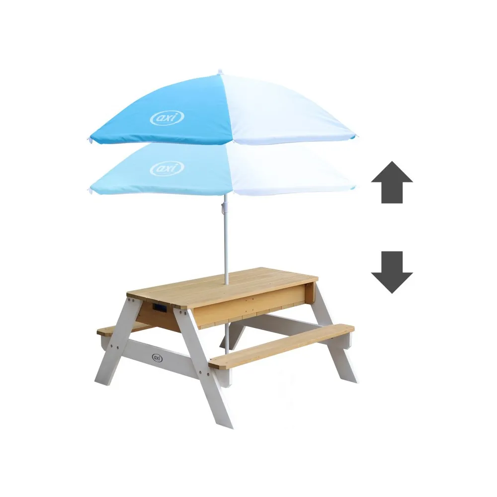 Zabawki w pojemnikach na piasek dołączonych do stołu