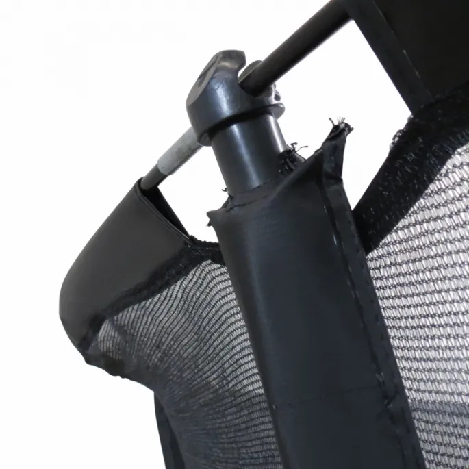 Dzieci bawią się na trampolinie Axi 366 cm