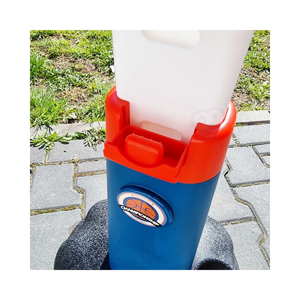 Stabilny kosz do koszykówki napełniany wodą