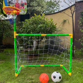 Dzieci bawią się w wolnej chwilce z zestawem WOOPIE