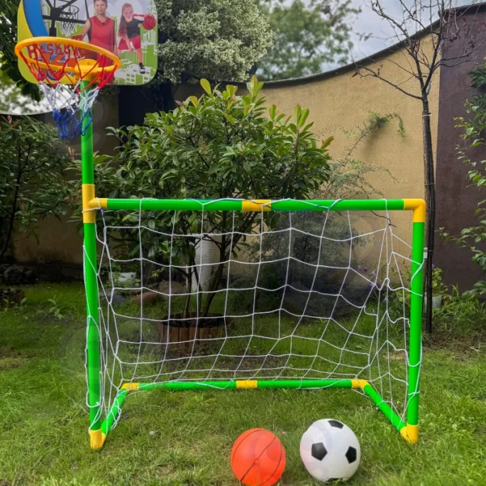 Dzieci bawią się w wolnej chwilce z zestawem WOOPIE