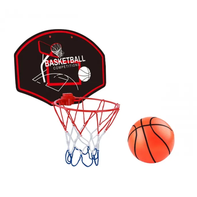 Kosz do gry w koszykówkę w ogrodzie