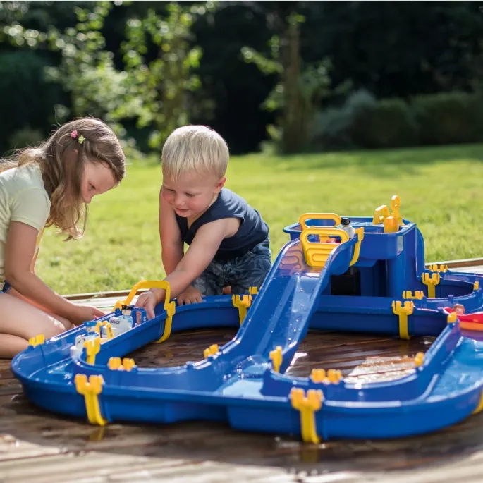 Bezpieczne materiały w torze wodnym dla najmłodszych.