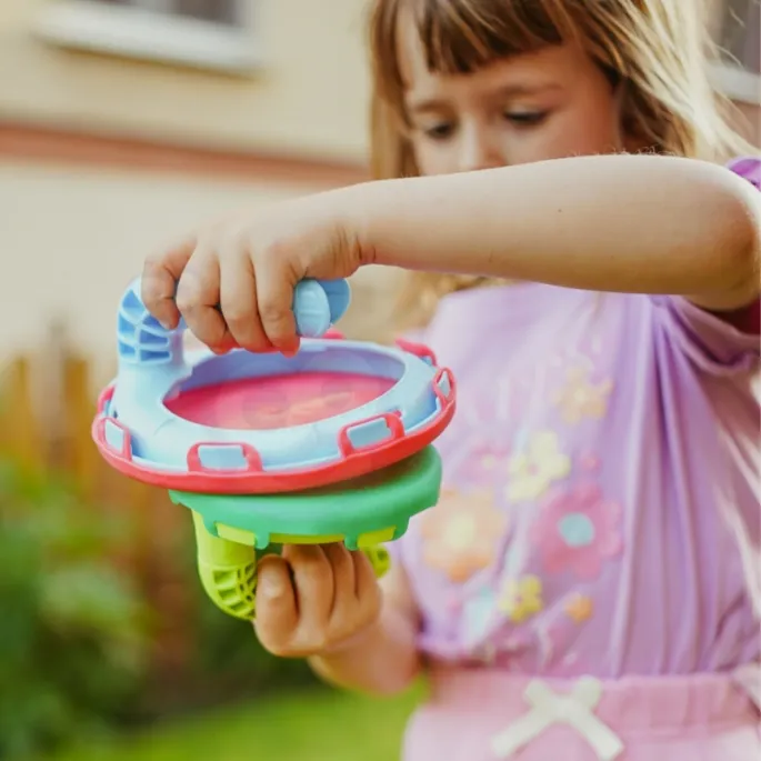 Młody sportowiec z zestawem WOOPIE do łapania piłki