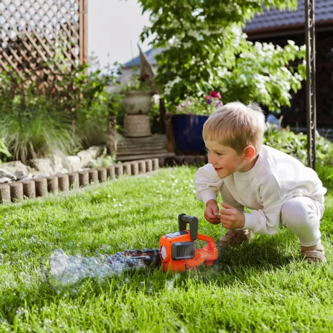 Pomarańczowy pistolet do baniek mydlanych dla maluchów