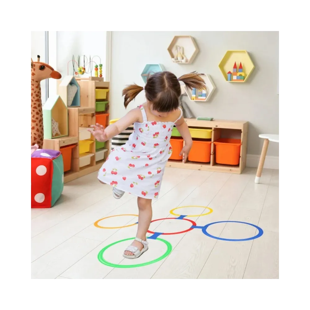 Elastyczne łączniki do tworzenia torów przeszkód z obręczy.