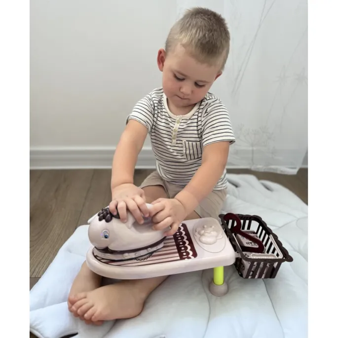 Interaktywny zestaw do prasowania z efektem dźwiękowym.