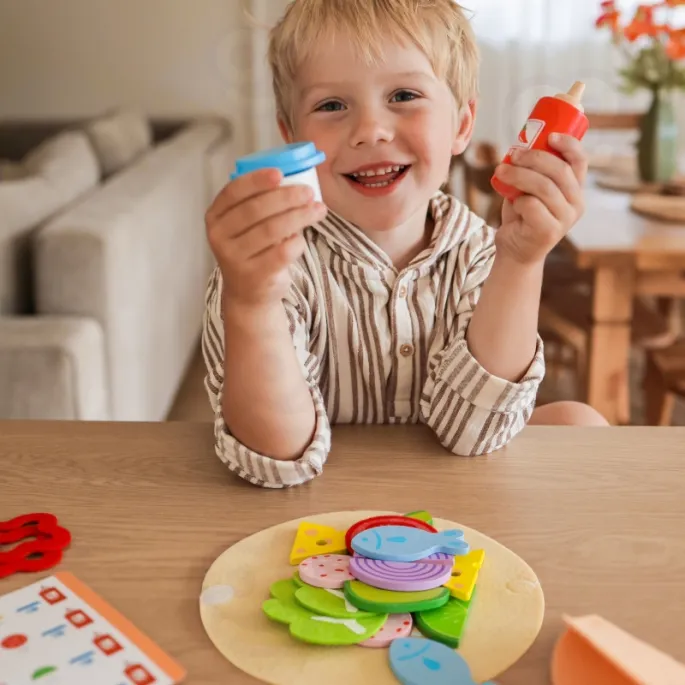 Drewniane składniki do przygotowania taco i burrito