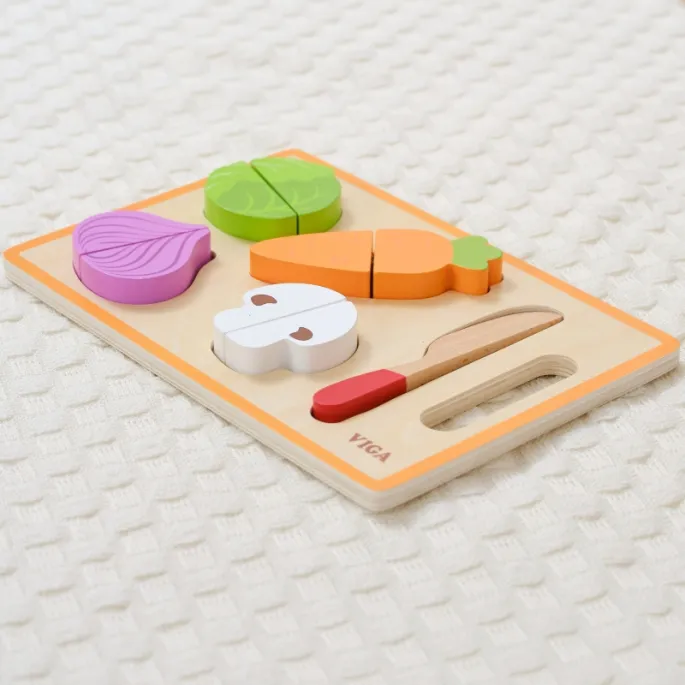 Edukacyjna zabawka montessori z realistycznym krojeniem.