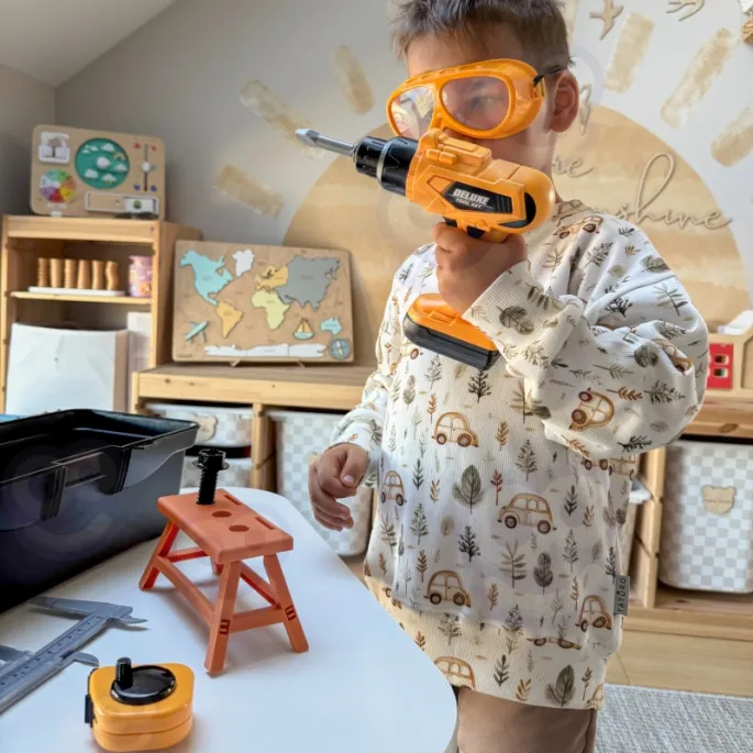 Skrzynka narzędziowa z akcesoriami do majsterkowania