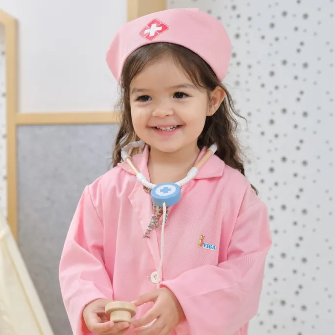 Idealny strój do zabawy dla małych medyków