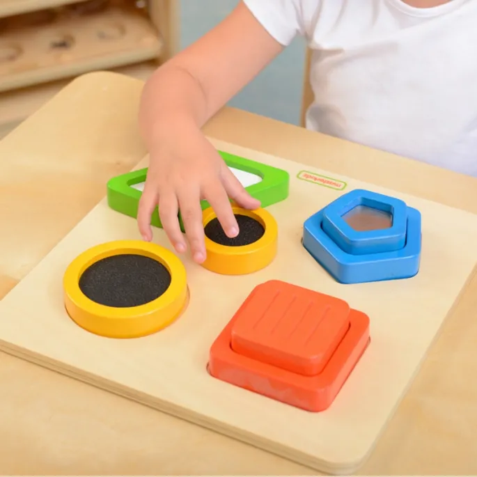 Interaktywny sorter kształtów z fakturami dla maluchów