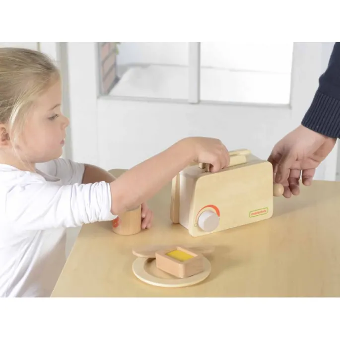 Ekologiczny drewniany toster z masłem i dżemem