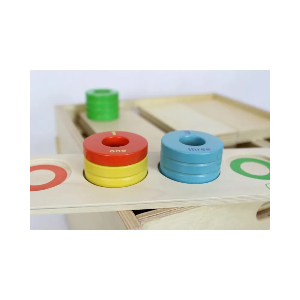 Zestaw do nauki rozpoznawania kolorów i kształtów.