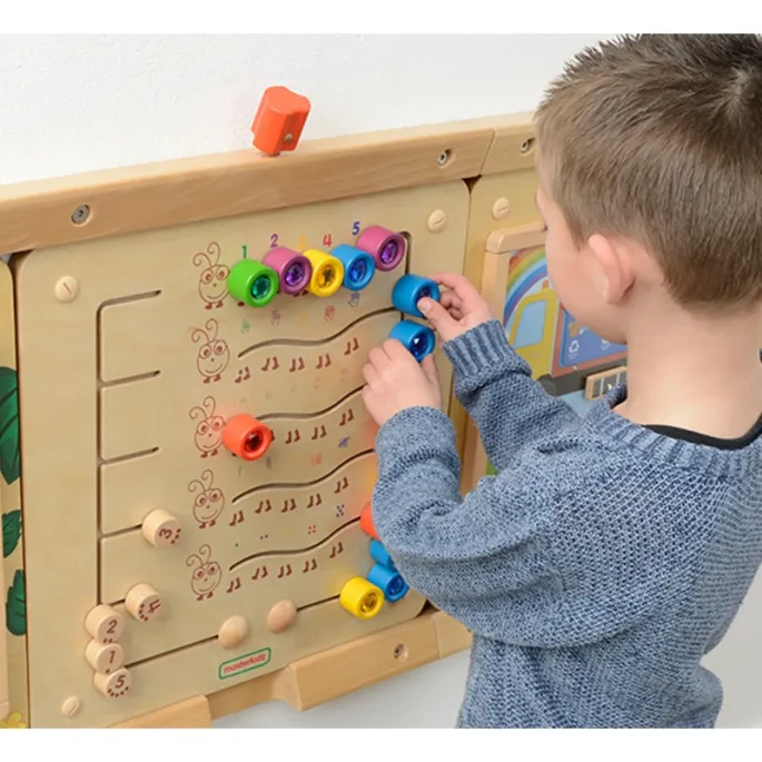 Drewniana tablica kolorowych gąsienic do nauki