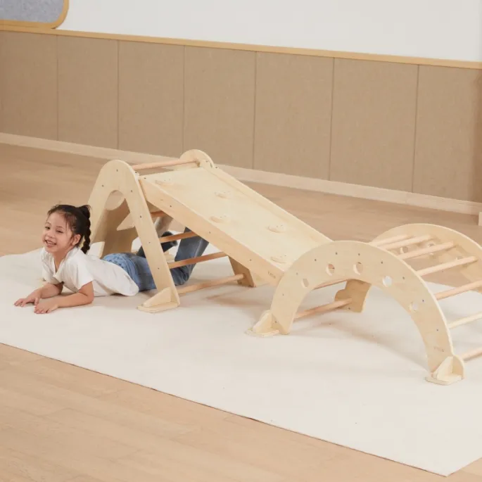 Drewniany plac zabaw z zjeżdżalnią VIGA