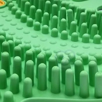 Kolorowe elementy maty dla maluchów do kreatywnej zabawy