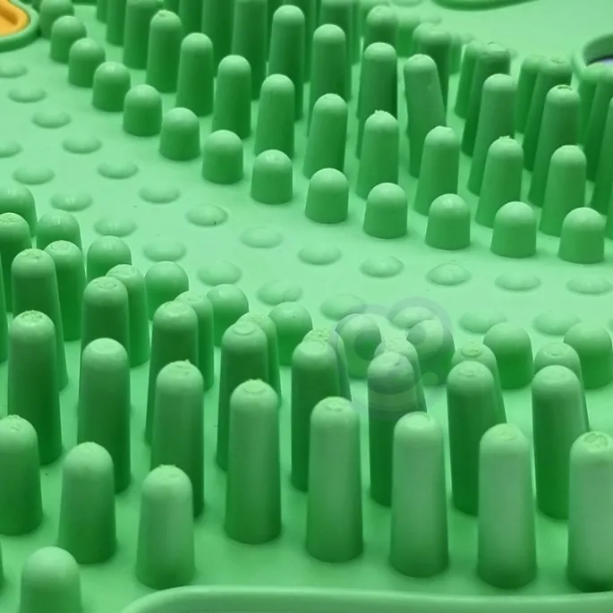 Kolorowe elementy maty dla maluchów do kreatywnej zabawy