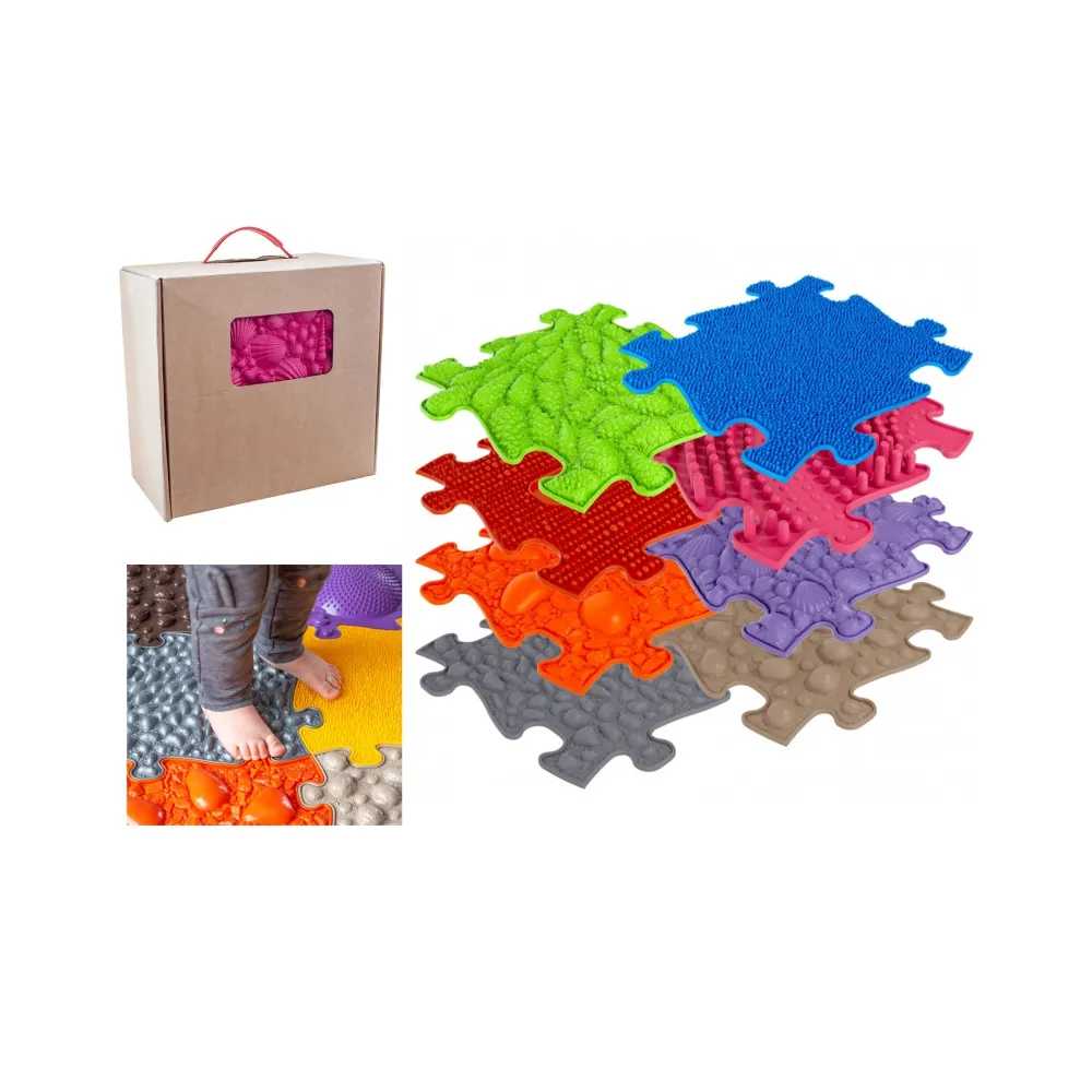 Dziecko bawiące się na macie ortopedycznej WOOPIE