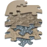 Masaż stóp z matą ortopedyczną w różnych miejscach