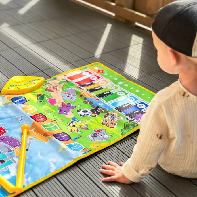 Dziecięca mata do zabawy z instrumentami