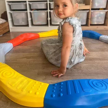 Bezpieczna równoważnia do zabawy w domu