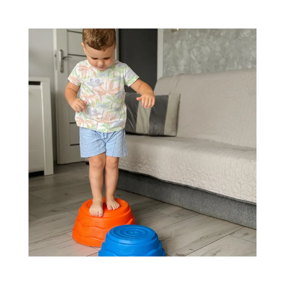 Wielokolorowe kamienne platformy rozwijające umiejętności motoryczne