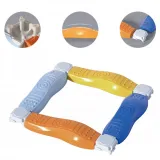 Dzieci bawią się na równoważni modułowej WOOPIE