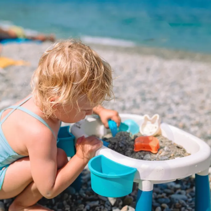 WOOPIE Stolik 2w1 rozwija zdolności manualne dzieci.