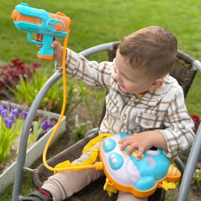 Kolorowy plecak z pistolet na wodę dla letniej zabawy