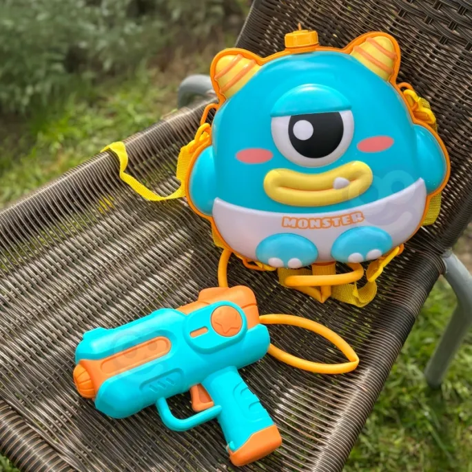 Pistolet z plecakiem na wodę idealny na plażę i do parku