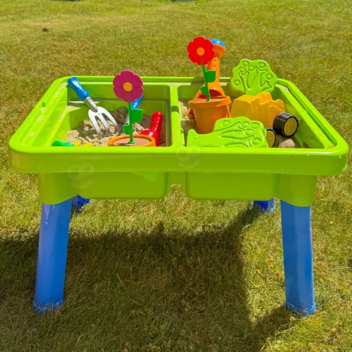 Piaskownica 2w1 do zabawy na świeżym powietrzu