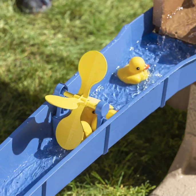 Pump & Splash w akcji na słonecznym podwórku