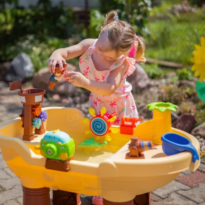 Maszyna do robienia baniek w zestawie ze stolikiem.