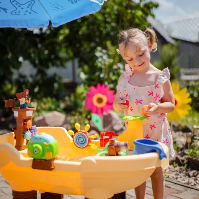 Dzieci bawiące się przy stoliku wodnym WOOPIE