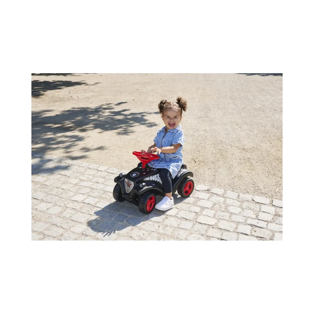 Jeździk dla maluchów rozwijający umiejętności motoryczne