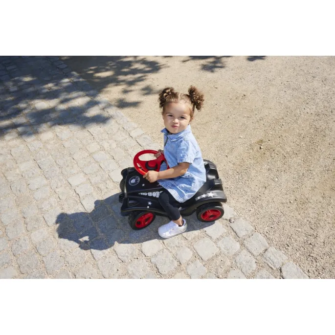 Kolorowe naklejki rockowe na Bobby Car Classic