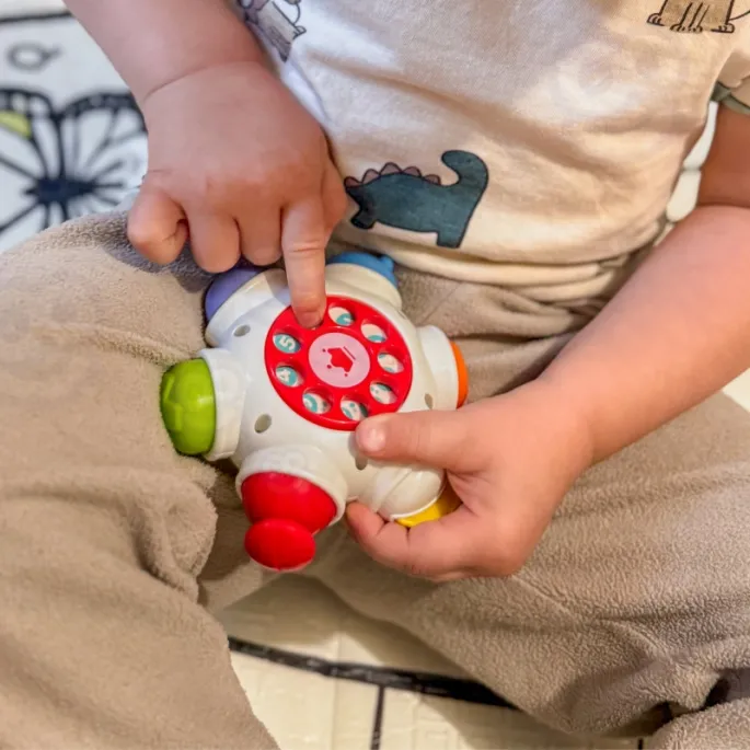 Interaktywna zabawka rozwijająca motorykę i koordynację