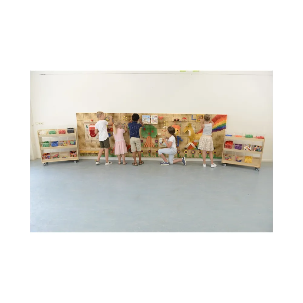 Zestaw tablic STEM rozwijających wyobraźnię dzieci.