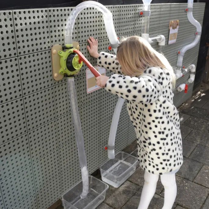 Dziecięca pompa wodna z systemem rurowym Masterkidz